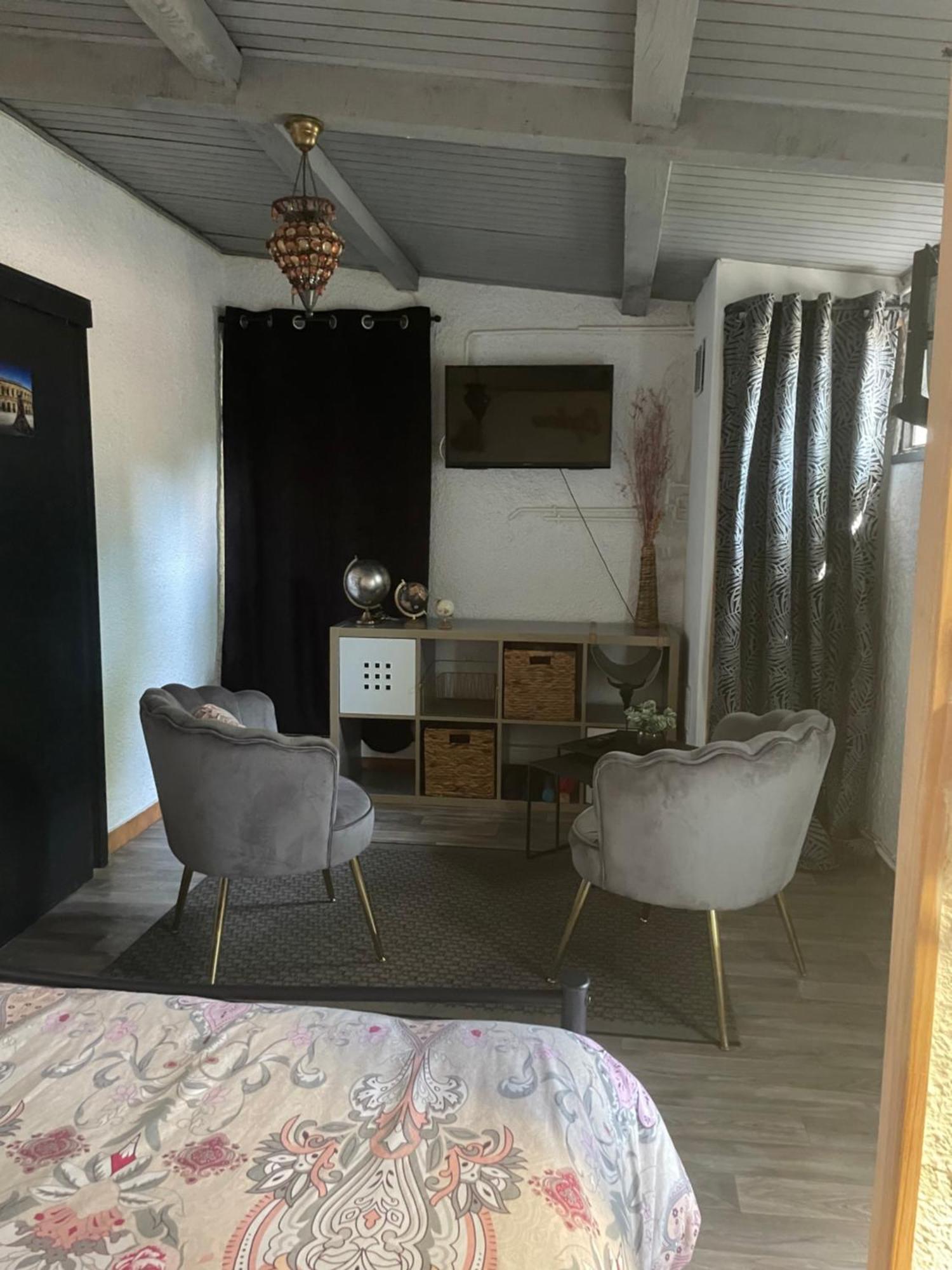 Studio Havre De Paix Au Pont Du Gard Piscine Et Jacuzzi Chez Valerie Payre Vers Pont du Gard Zewnętrze zdjęcie